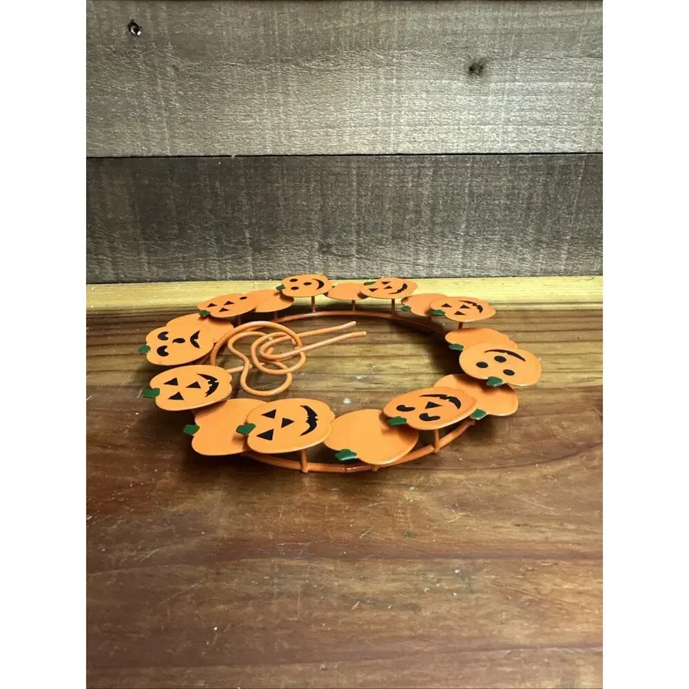 Halloween Jack-o'-lantern Pumpkin Metal Wreath Door Decor 8in